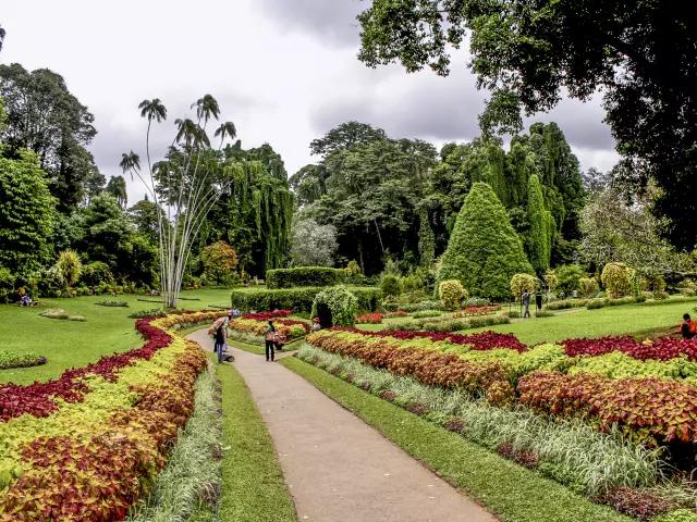 TAKE A BOTANICAL GARDENS TOUR