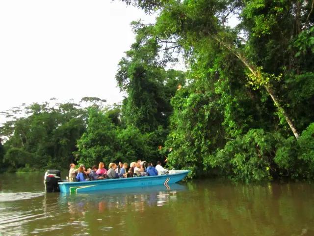 BOAT THROUGH TORTUGUERO’S CANALS