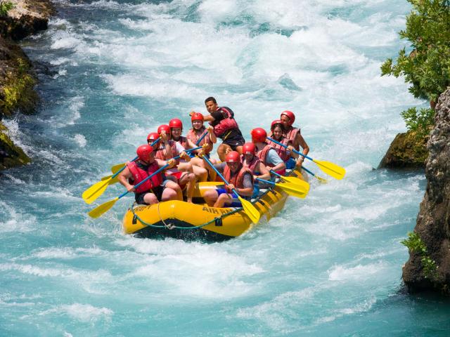 Raft down Rio Savegre’s rapids