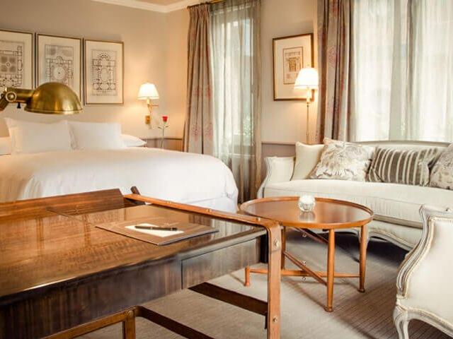 The Singular Santiago, Santiago