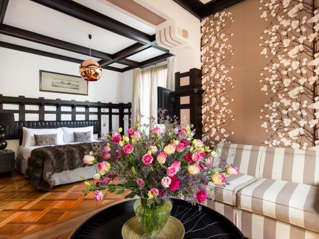 Aubrey Hotel