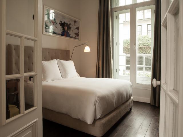 Hotel B, Lima
