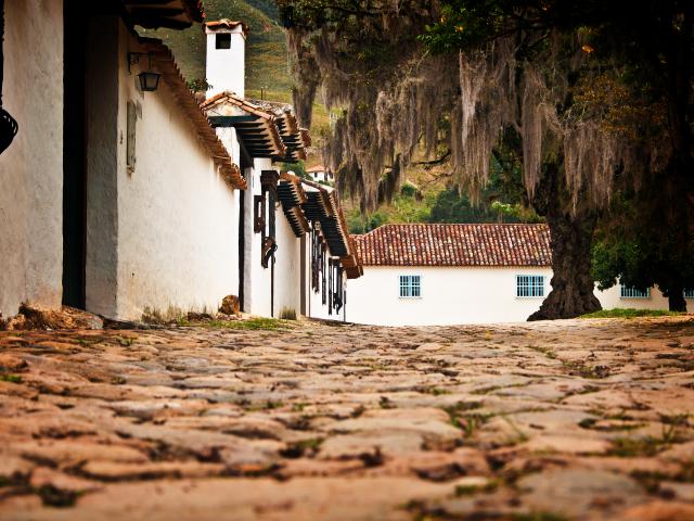 Walk around a rural colonial town