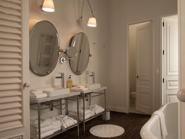 Hotel B