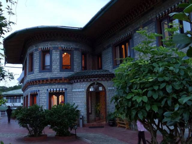 Meri Phuensum Resort