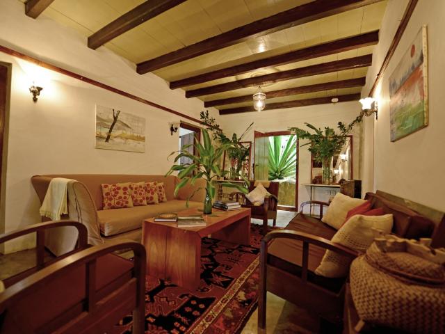 Amba Estate, Ella