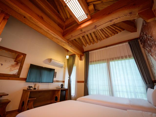 Royal Jimil Hanok Hotel