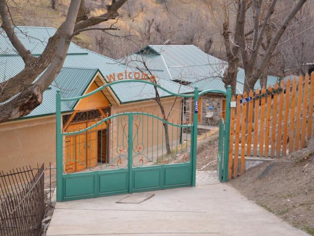 Nurata Guesthouse (Hayat Village)