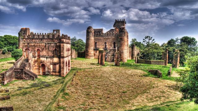 Learn about 17th century castles