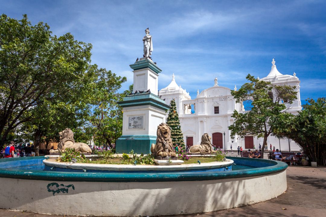 León