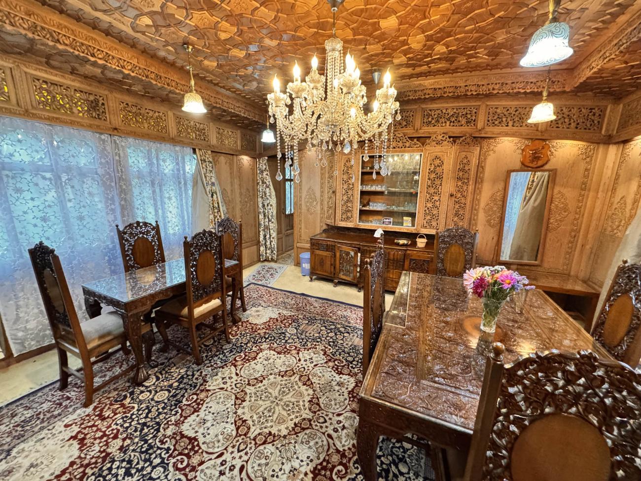 Luxury houseboat stay Lake Dal