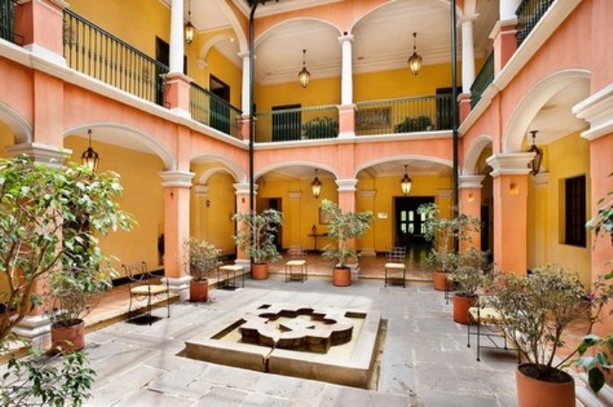 Hotel De La Opera